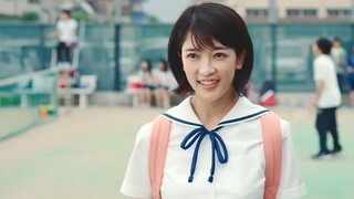 โฆษณาวัยรุ่นญี่ปุ่น: นักเรียนมัธยมหญิงที่เตะฟุตบอล...