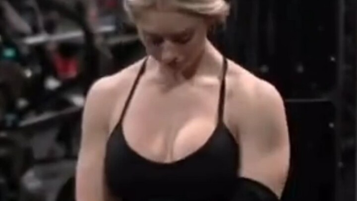 Cô gái năng động rất quyến rũ