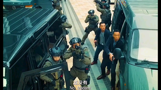 他也是个孩子，只是换了衣服成了战士；