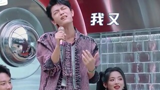 哈哈哈!!丁禹兮这个破音让我笑喷了，超越妹妹一起唱了76分
