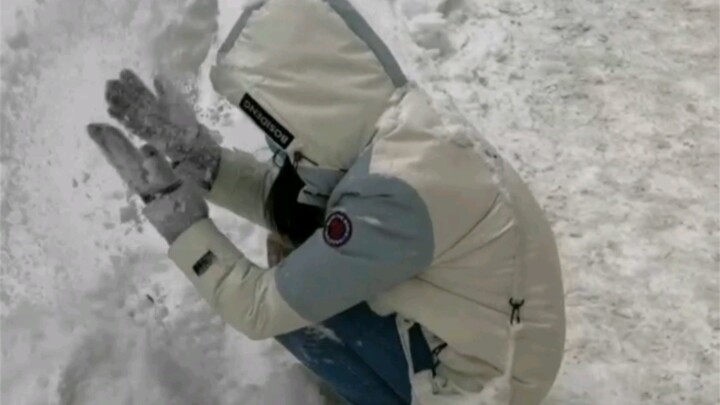 希望小妖怪能永远这样开心，无忧无虑。