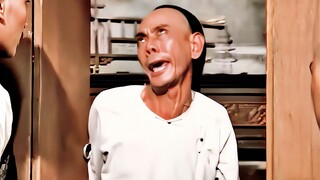 "Ngươi vẫn muốn uống trà sao? Chín gia tộc đều đã vào rồi!"