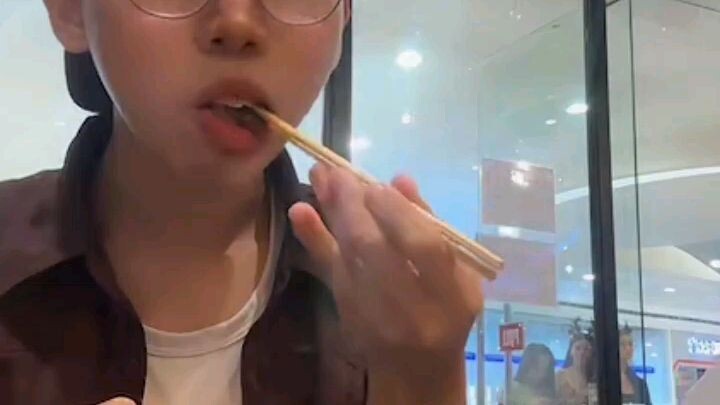 Mukbang and chikahan ( Ladybug )