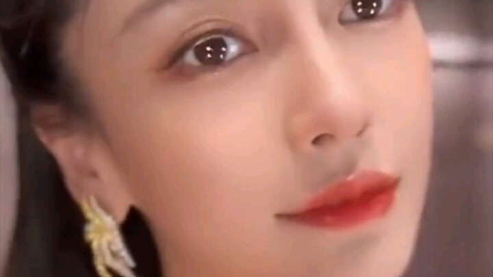 Angelababy vừa cập nhật một video trên Instagram, chà chà, món quà 10 triệu từ Instagram này là của 