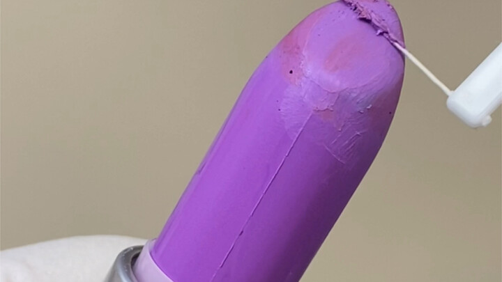 Lipstik warna ungu tua, biru tua, dan hitam sebaiknya dipakai dalam situasi apa? Aku benar-benar pen