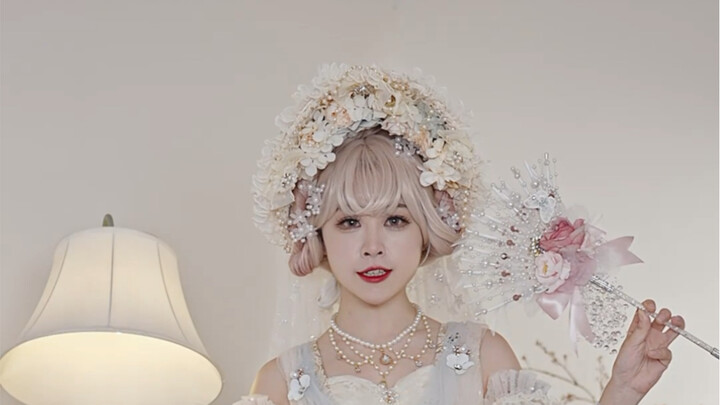 I'm planning to wear a gorgeous Lolita outfit for my Mid-Autumn offline event!