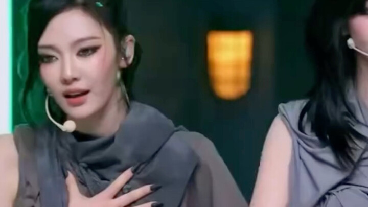 Ningning clearly showed signs of hypoglycemia—tightness in her chest and nausea. She’s so dedicated 