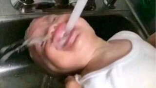 [Don't laugh challenge] I'm dying of laughter, hahaha! Who can resist?!