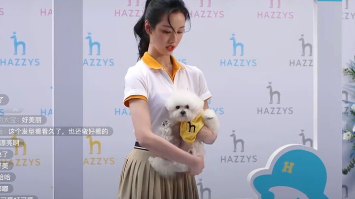 Đu Đu: Chưa từng ôm chó nên mình lo quá