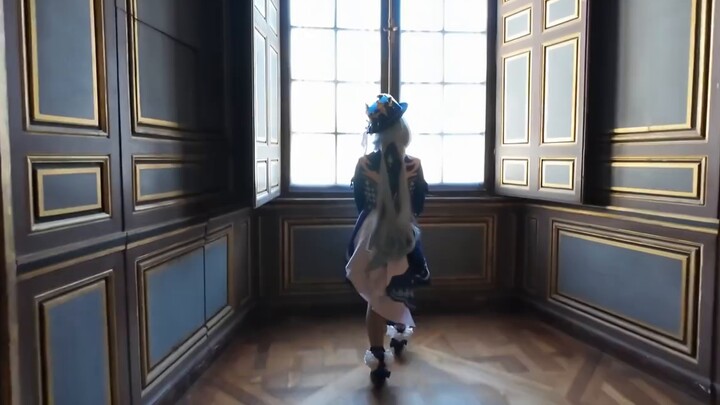 Saya menjadi bersemangat dan bertemu Lady Funina, Dewi Air, di Istana Fontainebleau di Prancis.