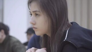 救命，太美了。她真的是不施粉黛一个随便日常镜头都能美到让其他人黯然失色