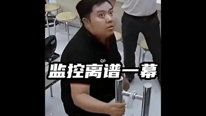 "Momen absurd di bawah pengawasan kamera, tanpa rekaman CCTV aku tak akan percaya dengan mataku send