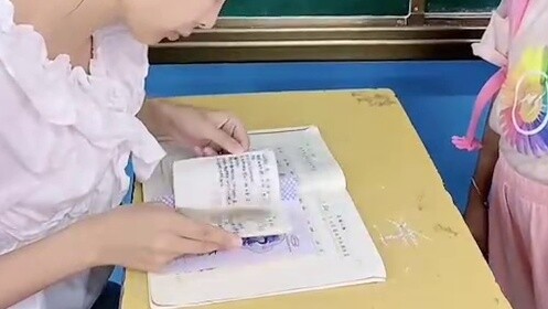 من الصعب جدًا على المعلمين إعداد الدروس، لذا يجب عليكم التحقق بجدية من واجباتكم الدراسية!