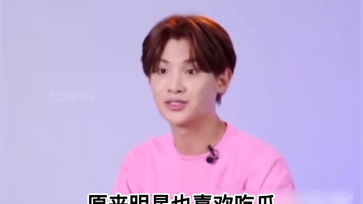原来明星也喜欢吃瓜，跟着小贾走cp肯定有，果然人类的本质就是八卦