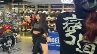 I laughed so hard when Brother Bing came into the live show, hahaha