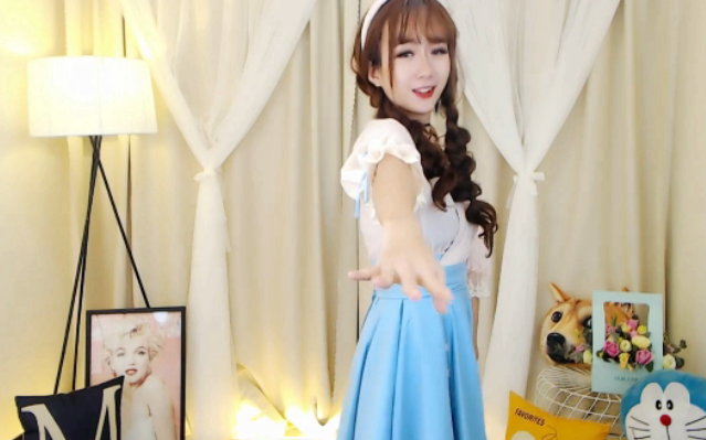 【HaNi Nine】If a boy acts cute toward you, would you kick him?