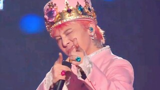 ظهور G-Dragon الأول بالشعر الوردي في "POWER" 2024 MAMA!