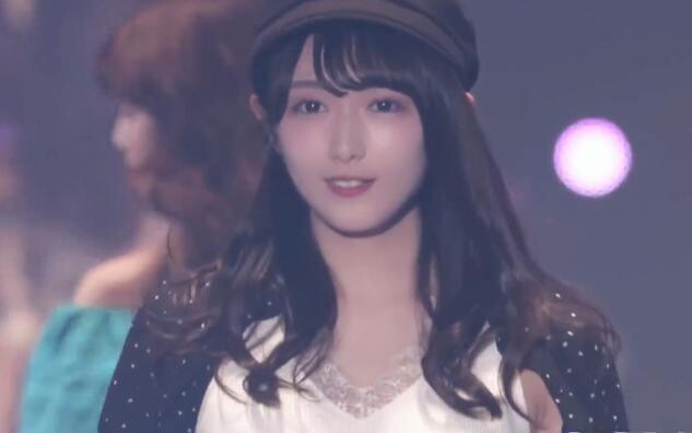 Tokyo Fashion Show: This Sweet Girl Has Stolen My Heart—Perfectly Matches Eastern Beauty Standards!