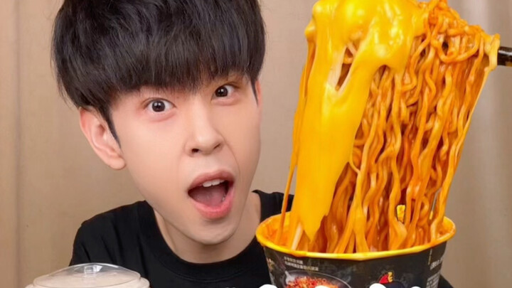 มื้ออาหารจานเดียวสุดพิเศษของมาร์ค โคจรพบกับเมนูอร่อยจากร้านสะดวกซื้อ!