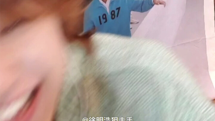 【201109 Sự kiện ký tặng của Yizhi Entertainment】Trong lúc một cô gái ký tặng với thành viên Seung-ho