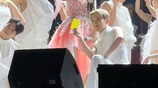 你敢想象 这么甜的歌 竟然是写给黑粉和私生饭的吗？#跟着糖果看live