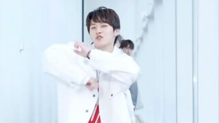 出道以来Straykids接力舞蹈 看着很爽跳得很好的片段 认真有实力的八迷