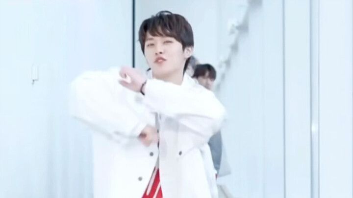 منذ ترسيمهم، كان رقص سترايكيدز ممتعًا. يرقصون بشكل رائع. أنا معجب بهم جدًا وموهوب.