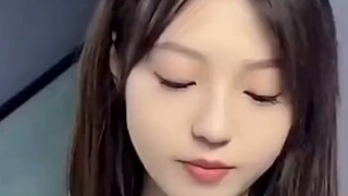 这个女的哪里找到。。