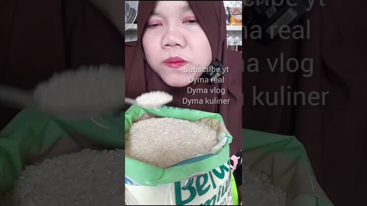 DYMA KULINER 💕ASMR RAW RICE EATING 💕Makan Beras Mentah💕 #shorts #mukbang @dymavlog @Dymakuliner