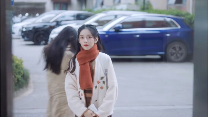 Finally, a Chinese contemporary romance lead’s outfit actually matches her character! Finally, there