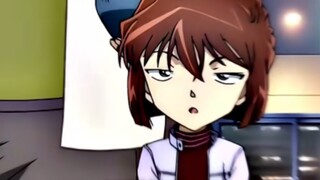 Shinichi menyebut Maori Kogoro sebagai orang tua yang bau [tertawa dan menangis]