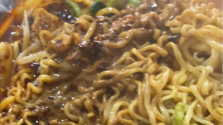 Mencoba segala kuliner dari selatan ke utara, apakah mi pedas seperti ini sudah mencapai level terti