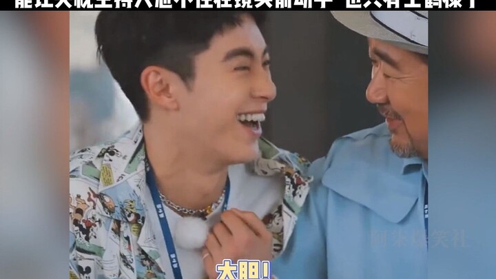 Only Wang Hedi can make the host lose control and touch him on camera.