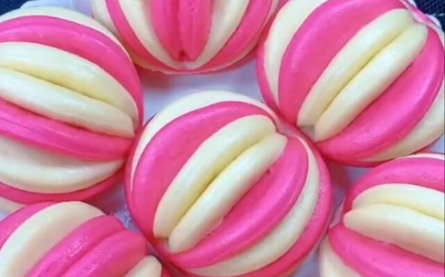 Món bánh bao hoa hôm nay vừa đẹp mắt lại ngon miệng, mềm xốp, thơm ngọt, đậm vị sữa – cả nhà ai cũng