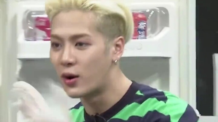 Berapa lama sih cowok butuh waktu buat keluar rumah? Jackson Wang: Saya cukup tiga menit!