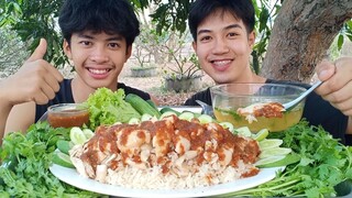 ข้าวมันไก่จานใหญ่ เนื้อไก่นุ่มๆข้าวหอมชวนชิม นํ้าก็เด็ดมากๆ.