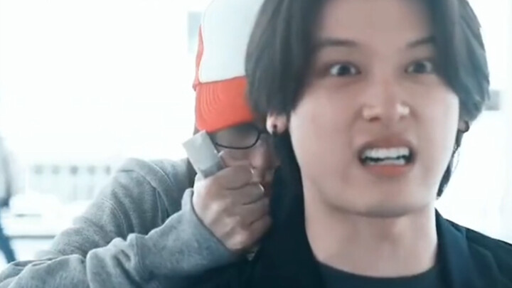 Female lead stumbles into a killer organization while job hunting—her入职 exam is to kill someone!