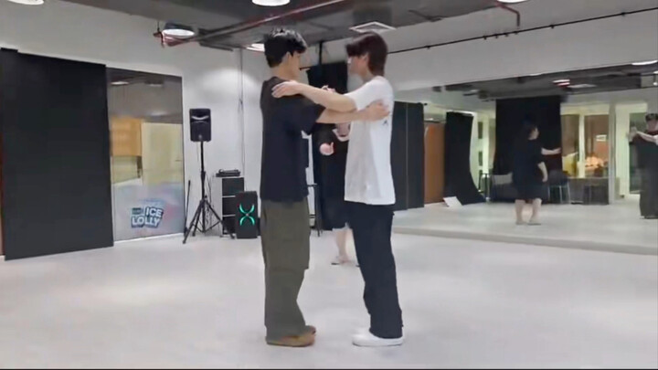 #พอนด์ภูวิน#ขนมปังเล็กภูมิณี ยืนเขย่งเท้า～