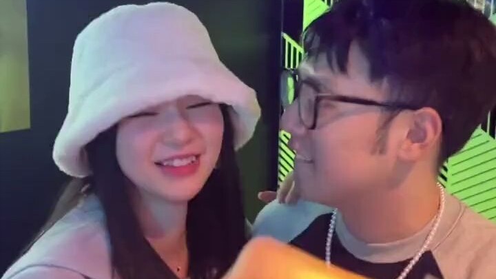 วิธีแสดงความรักที่ถูกต้องด้วยการจับนิ้ว