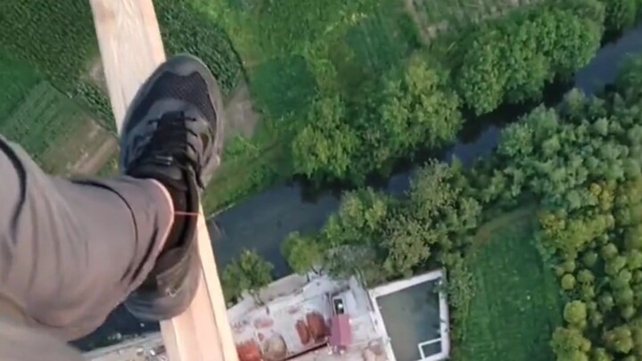 "Riding the sword on the wind, banishing demons across heaven and earth; with wine, I revel in caref