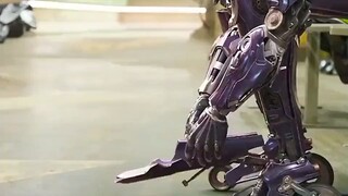 Film editing | This suit of armor is as cool as Iron man's