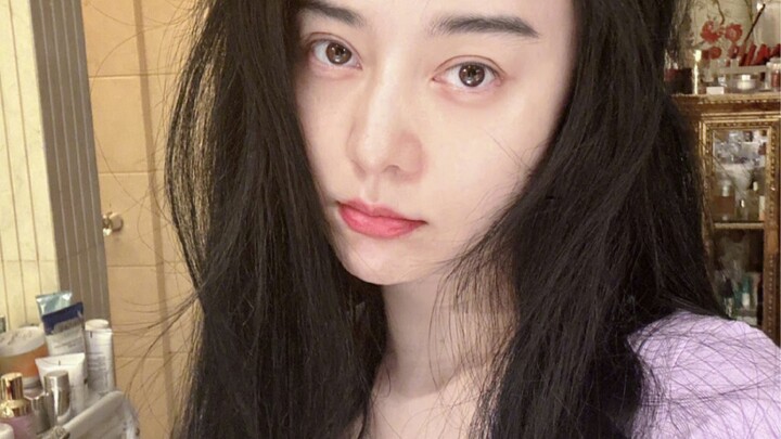 At 42, her no-makeup look—so relatable. Good morning, Fan Bingbing.