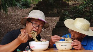 ชนบทเสฉวน ฝึกก๋วยเตี๊ยวผักเค็มพิเศษ หอมๆ หม้อเดียวไม่พอกินเพลินๆ