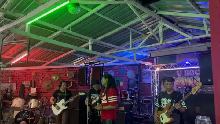 Menara-Sayang live show