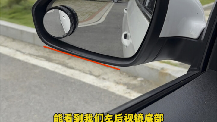 出库时如何避免刮蹭旁边车辆 分享给你一个技巧#每天一个汽车知识 #驾驶技巧 #汽车车距判断方法