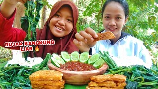 RUJAK KANGKUNG LIAR TEMPE GORENG, MAKAN SEDERHANA DI KEBUN | MUKBANG INDONESIA |