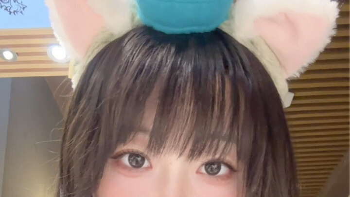 Your girlfriend is now online