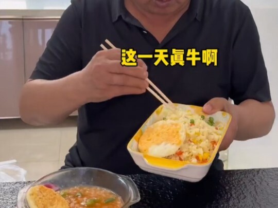 Mẹ tôi ngày nào cũng mua đồ ăn chế biến sẵn về nhà, bếp chẳng cần bật lửa nữa, phải làm sao đây nhỉ