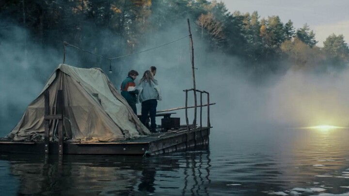 [Poor Movie] A group of young people went out for fun and accidentally entered a restricted area. Wh