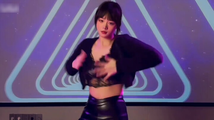 【Xia Shiyan】Gadis keren yang menghitam